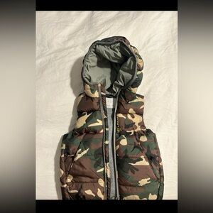 Camouflage Puffer Vest Zara